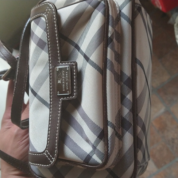 Burberry 1 cross body purse - Picture 2 of 7